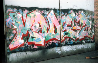 graffiti sur mur de Mode 2